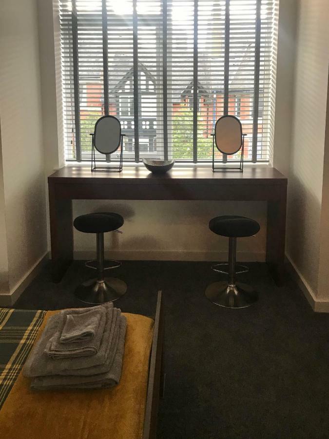 Luxury 1 Bed Apartment In City Centre With Parking チェスター エクステリア 写真
