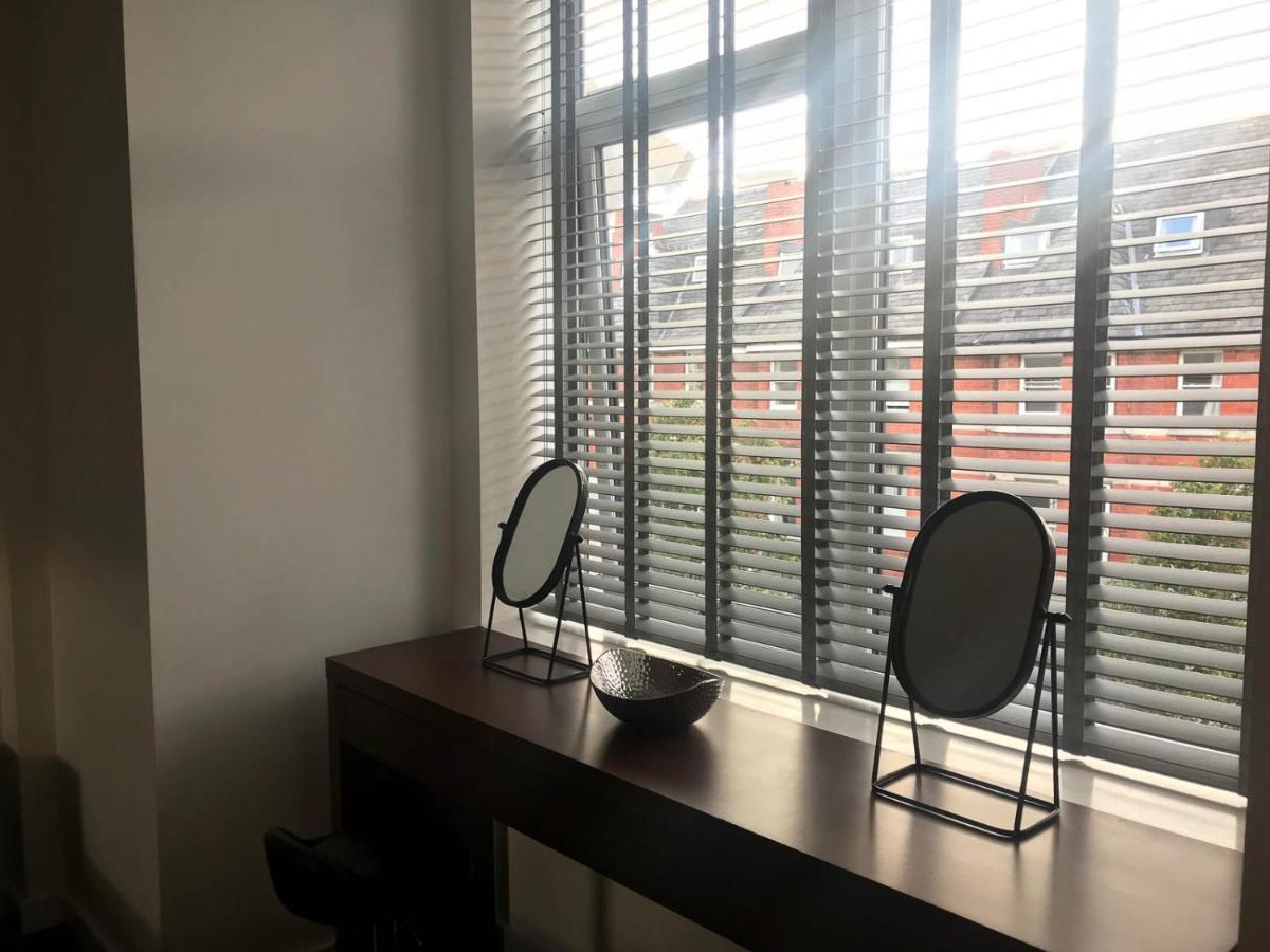 Luxury 1 Bed Apartment In City Centre With Parking チェスター エクステリア 写真